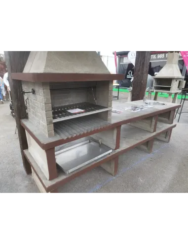 Barbecue complet avec table, évier et étagères