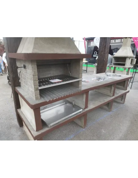 Barbecue complet avec table, évier et étagères
