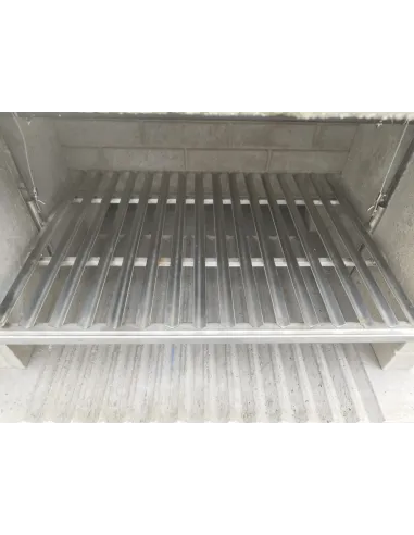 Barbecue complet avec table, évier et étagères